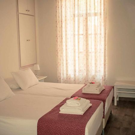 Kleanthe Hotel Chalki Town ภายนอก รูปภาพ