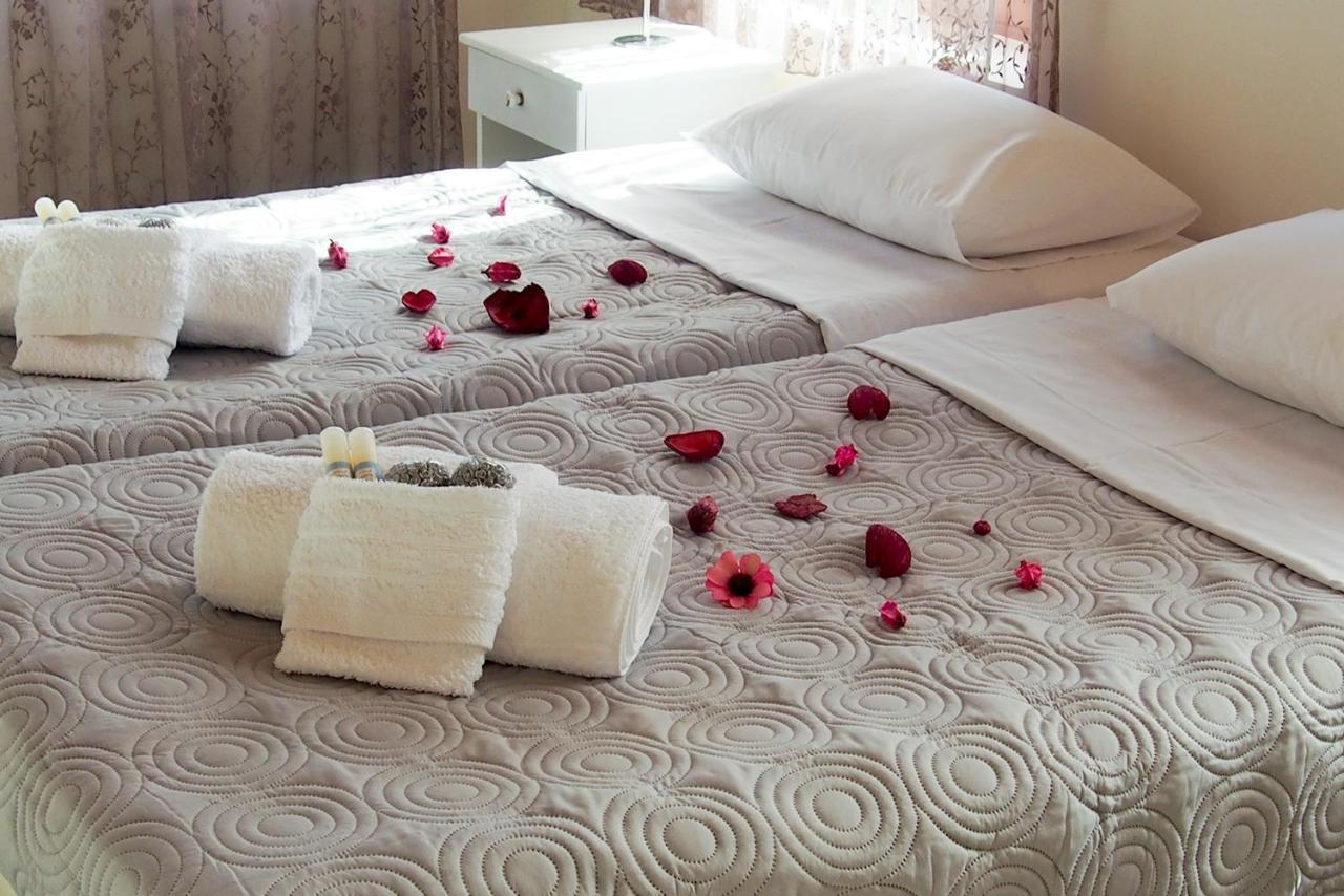 Kleanthe Hotel Chalki Town ภายนอก รูปภาพ