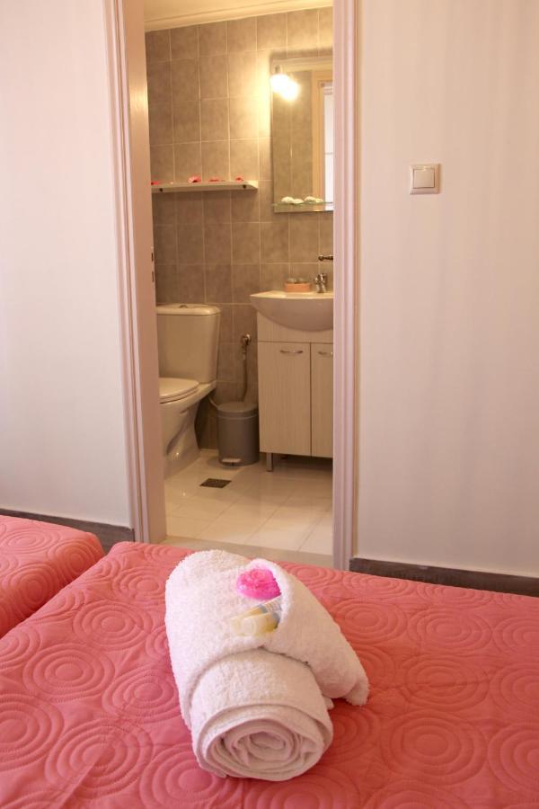 Kleanthe Hotel Chalki Town ภายนอก รูปภาพ