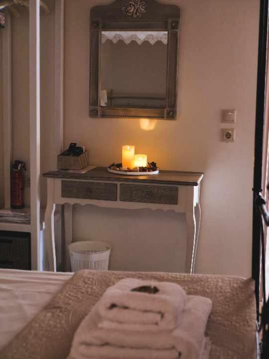 Kleanthe Hotel Chalki Town ภายนอก รูปภาพ