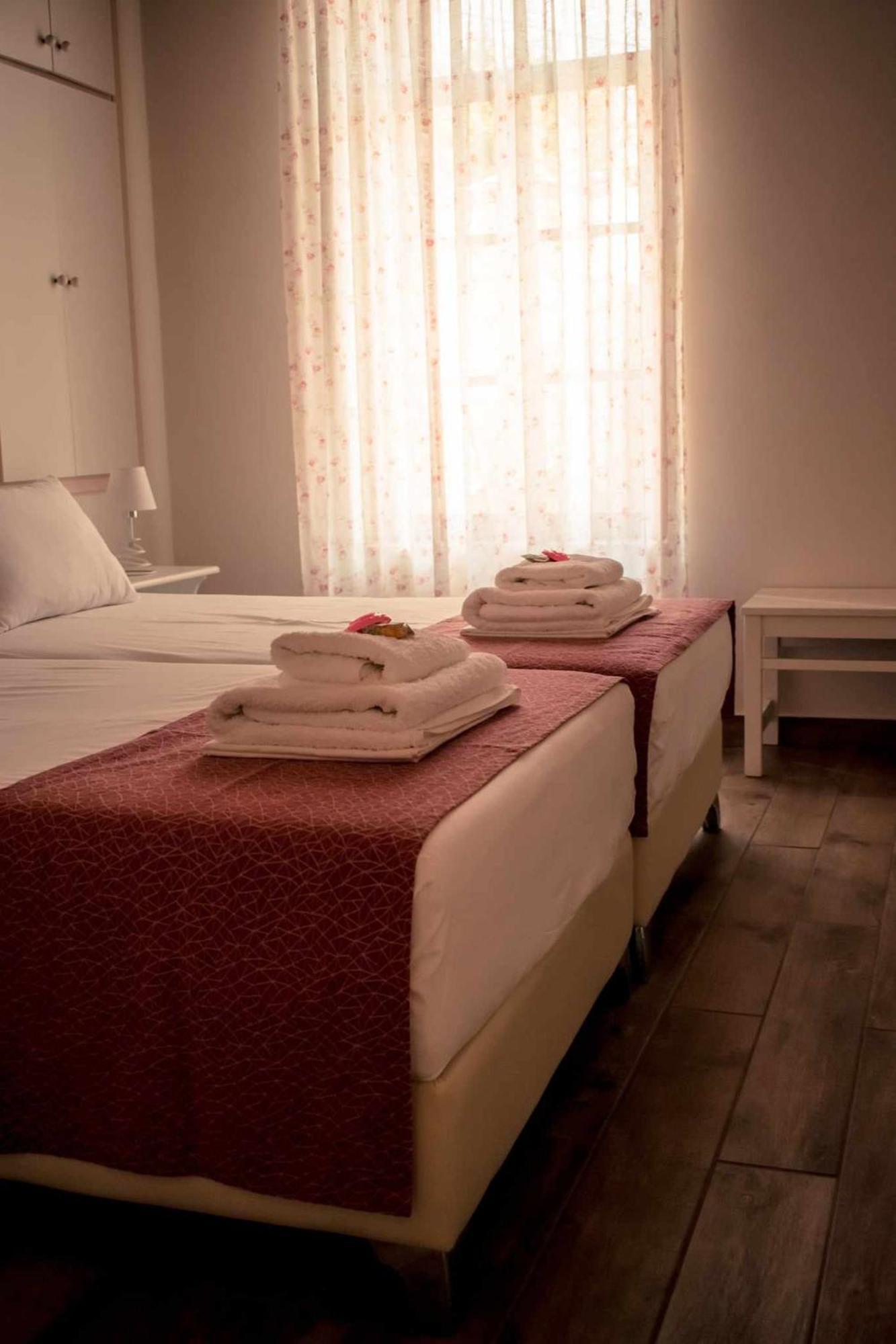 Kleanthe Hotel Chalki Town ภายนอก รูปภาพ