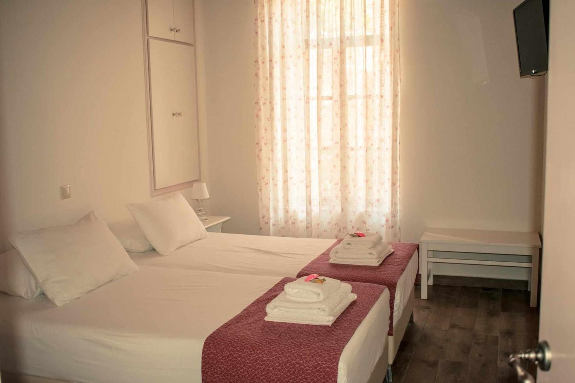 Kleanthe Hotel Chalki Town ภายนอก รูปภาพ