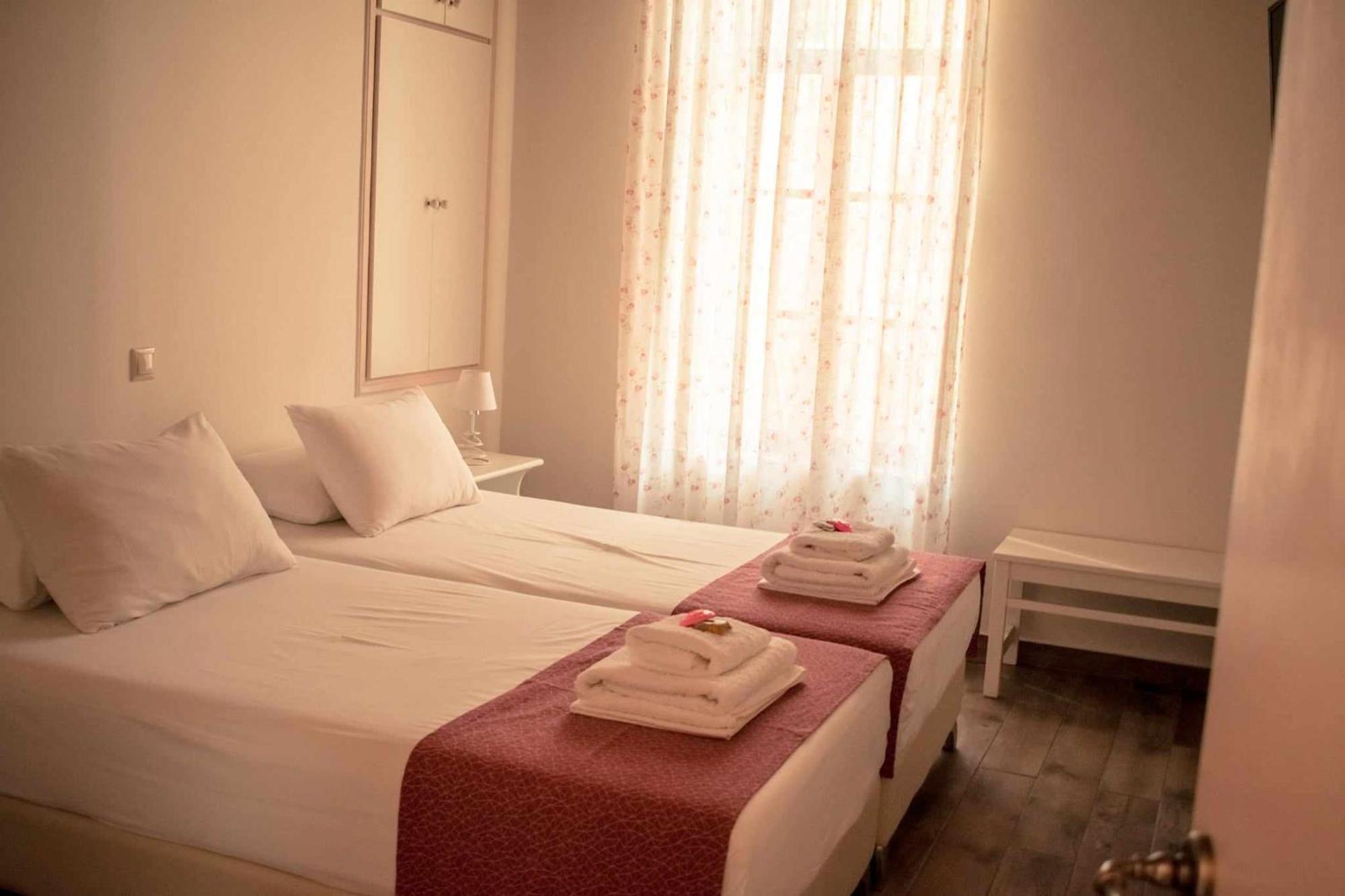 Kleanthe Hotel Chalki Town ภายนอก รูปภาพ