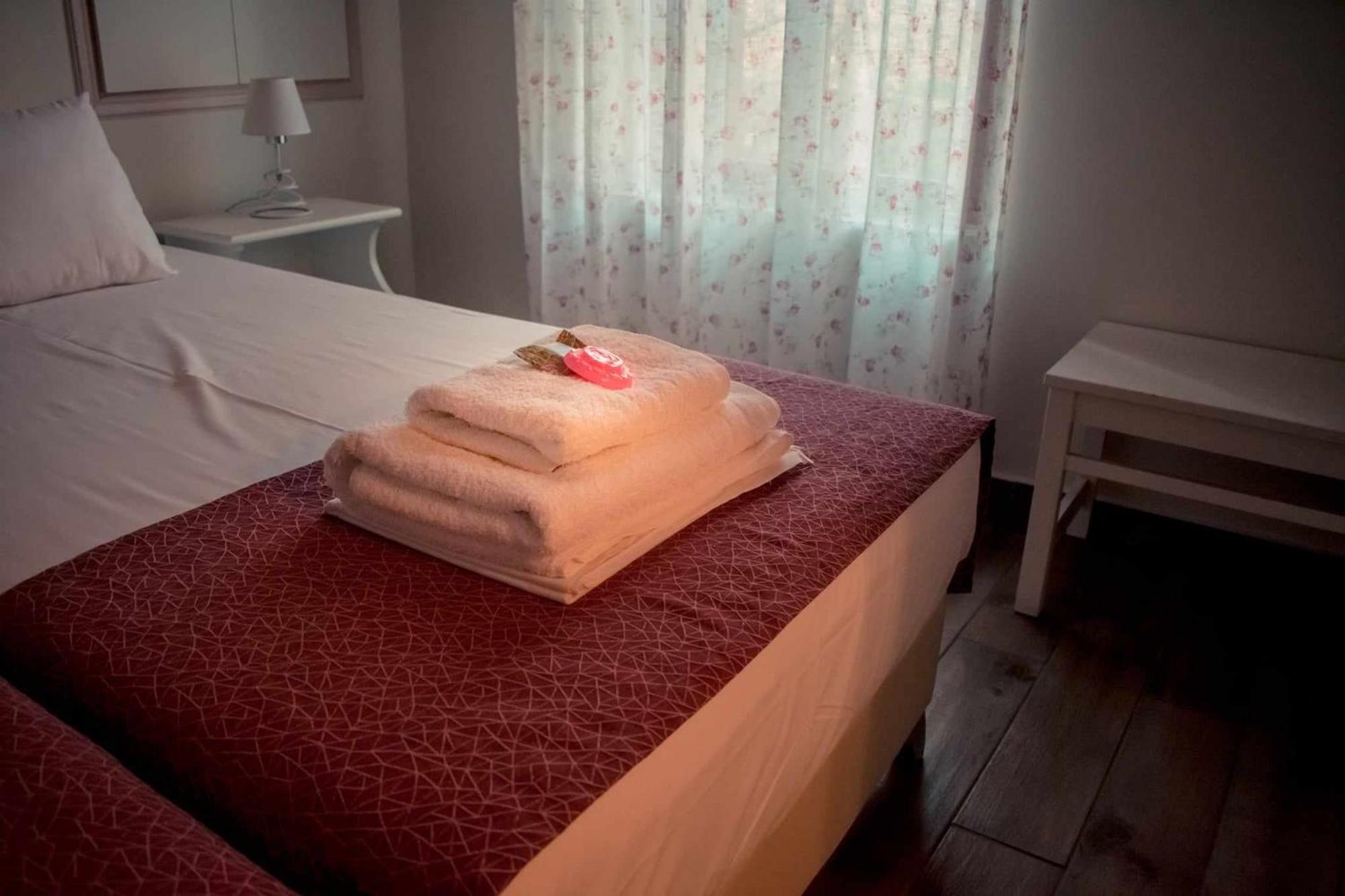 Kleanthe Hotel Chalki Town ภายนอก รูปภาพ