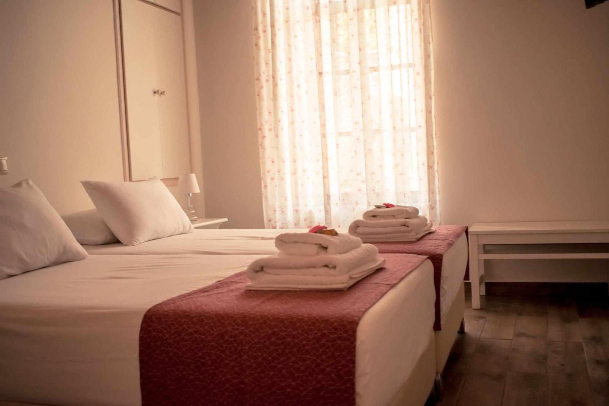 Kleanthe Hotel Chalki Town ภายนอก รูปภาพ