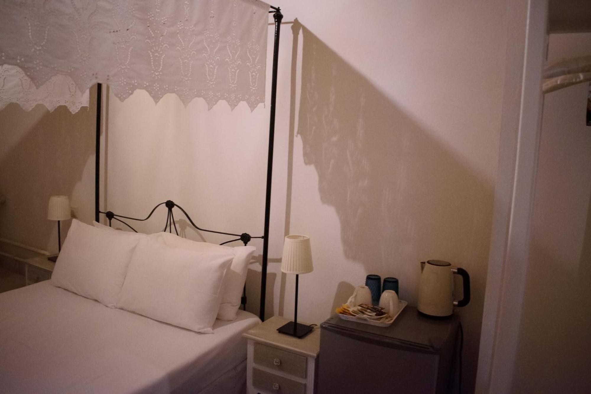 Kleanthe Hotel Chalki Town ภายนอก รูปภาพ
