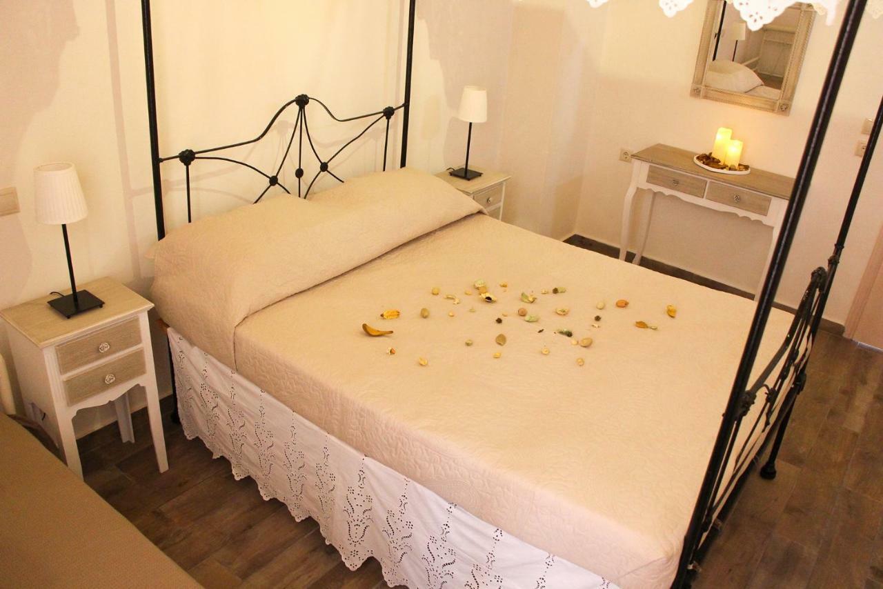 Kleanthe Hotel Chalki Town ภายนอก รูปภาพ