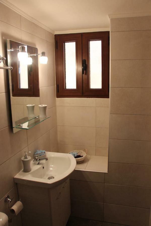 Kleanthe Hotel Chalki Town ภายนอก รูปภาพ