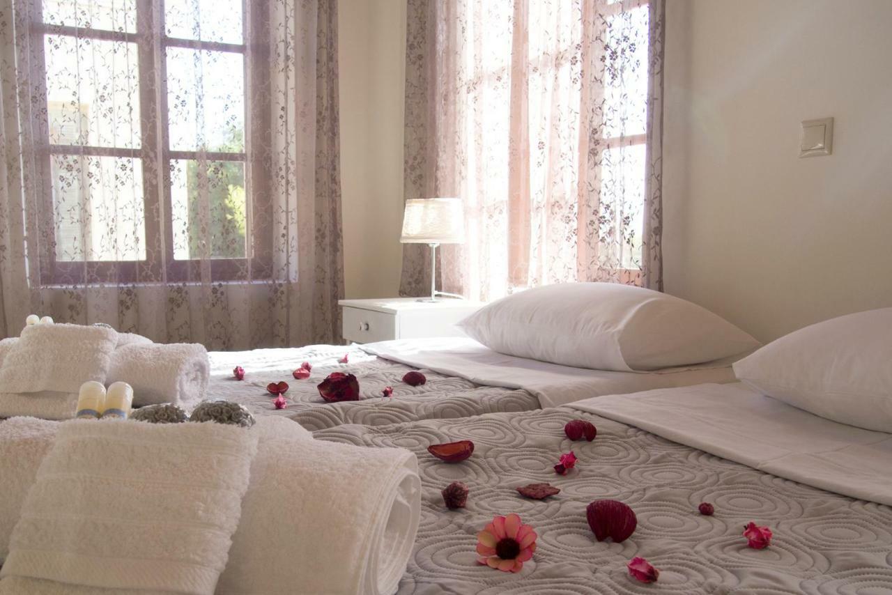 Kleanthe Hotel Chalki Town ภายนอก รูปภาพ