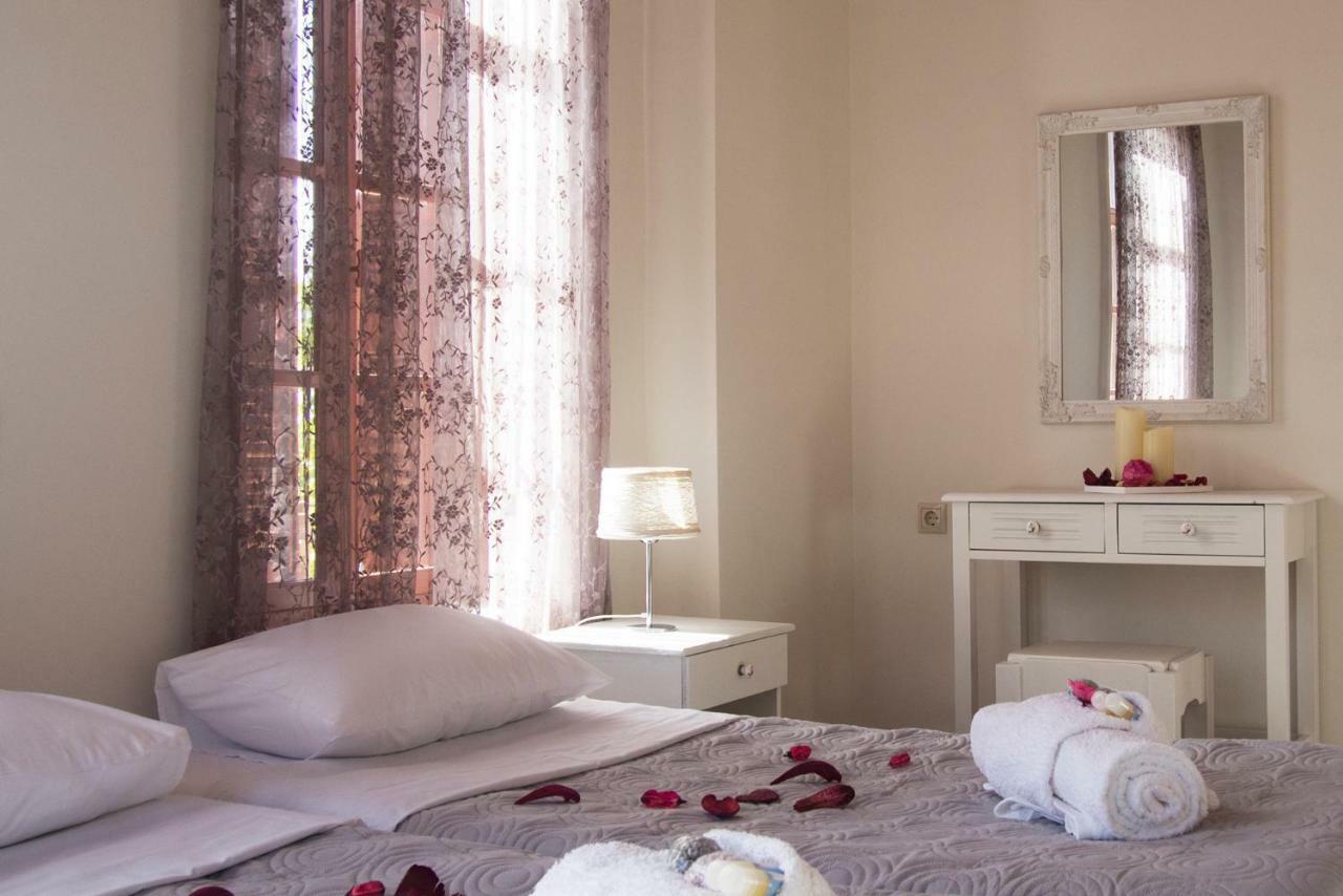Kleanthe Hotel Chalki Town ภายนอก รูปภาพ