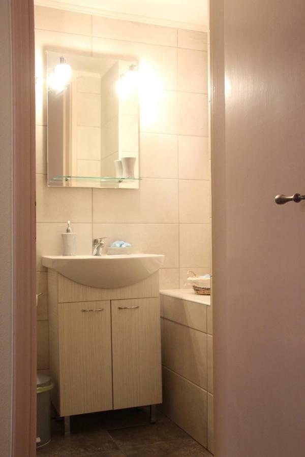 Kleanthe Hotel Chalki Town ภายนอก รูปภาพ